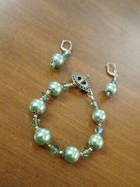 Small Elegant Green Pearl Bead Bracelet and Earring Set